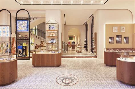 hermes via montenapoleone